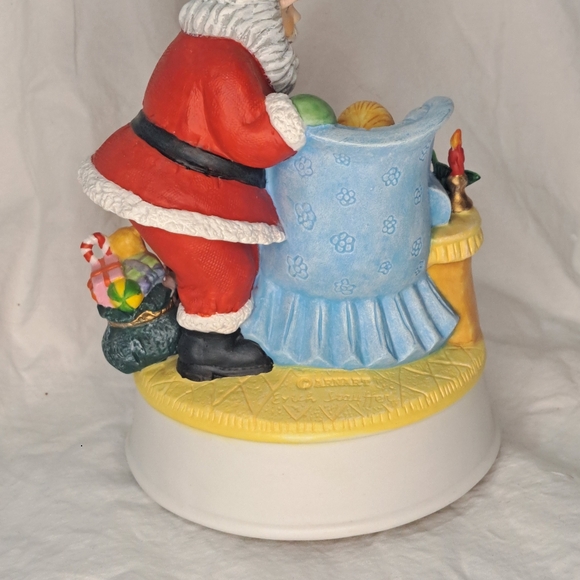 Erich Stauffer Amart Musical Figurine plays "White Christmas" Night Before Santa - Picture 3 of 6